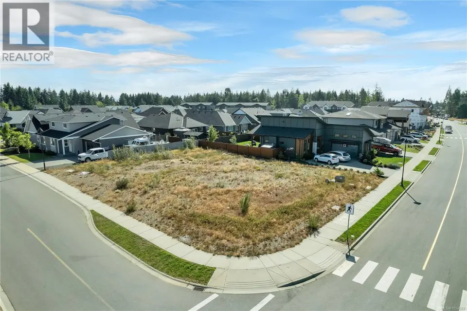 Corner duplex lot, two driveways on separate streets permitted.