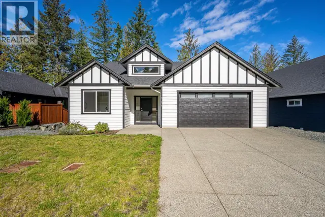 3236 Klanawa Cres