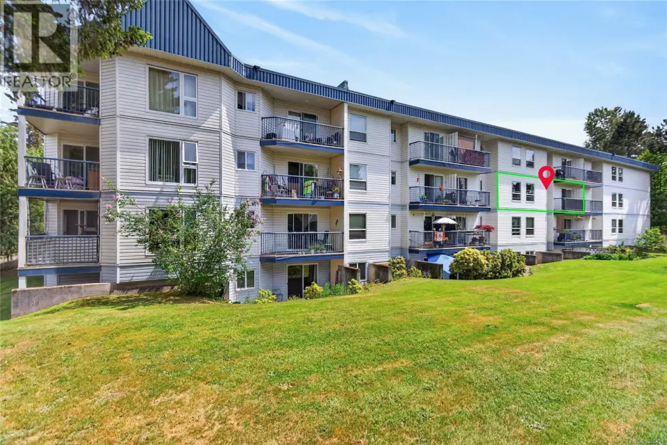 3rd floor unit, overlooking green space
