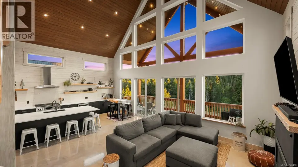 WELCOME TO YOUR DREAM MOUNTAIN ESCAPE WHERE LUXURY, ADVENTURE, AND UNFORGETTABLE VIEWS AWAIT!