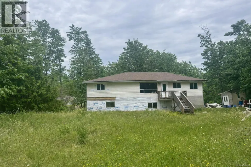 7390 Cougar Smith Rd, Fanny Bay