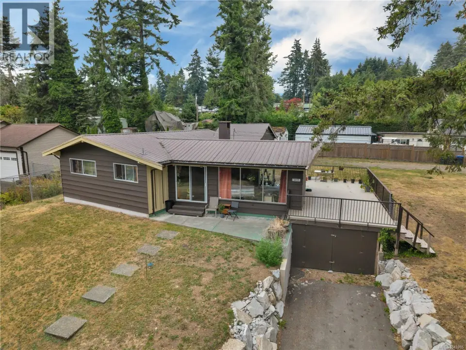 Rancher on large 0.36 acre lot