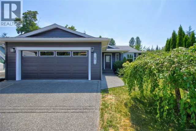 5 Strathcona Crt