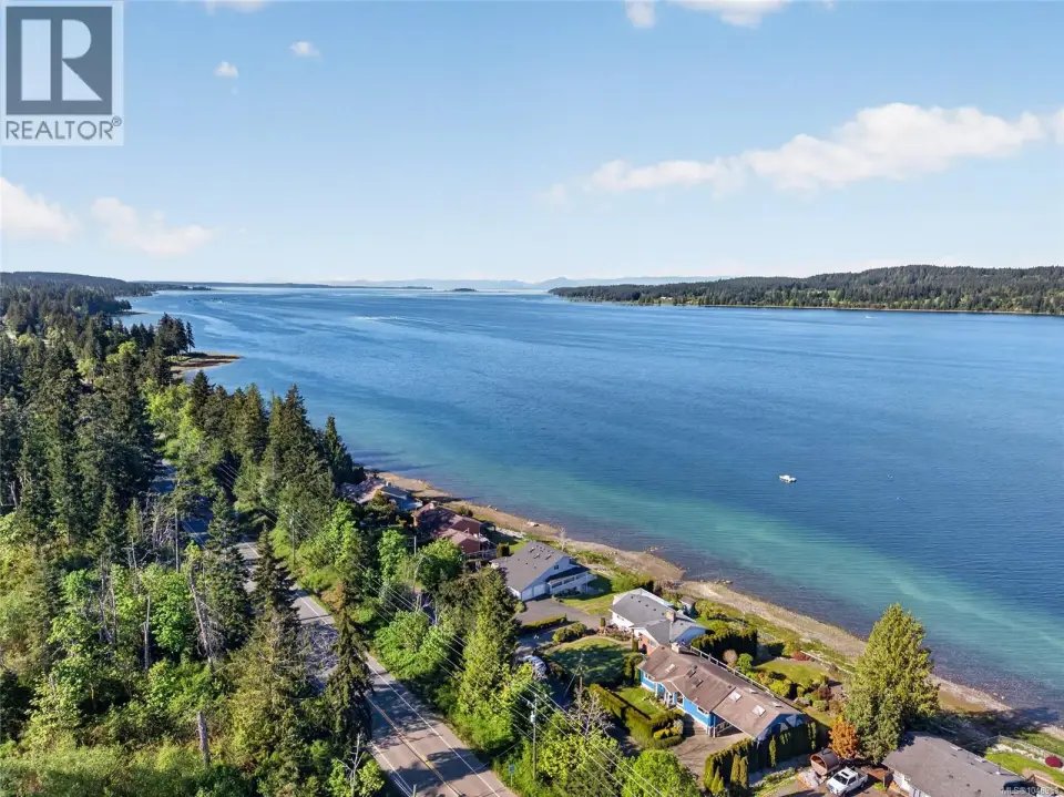 6768 Buckley Bay Frontage Rd W, Fanny Bay