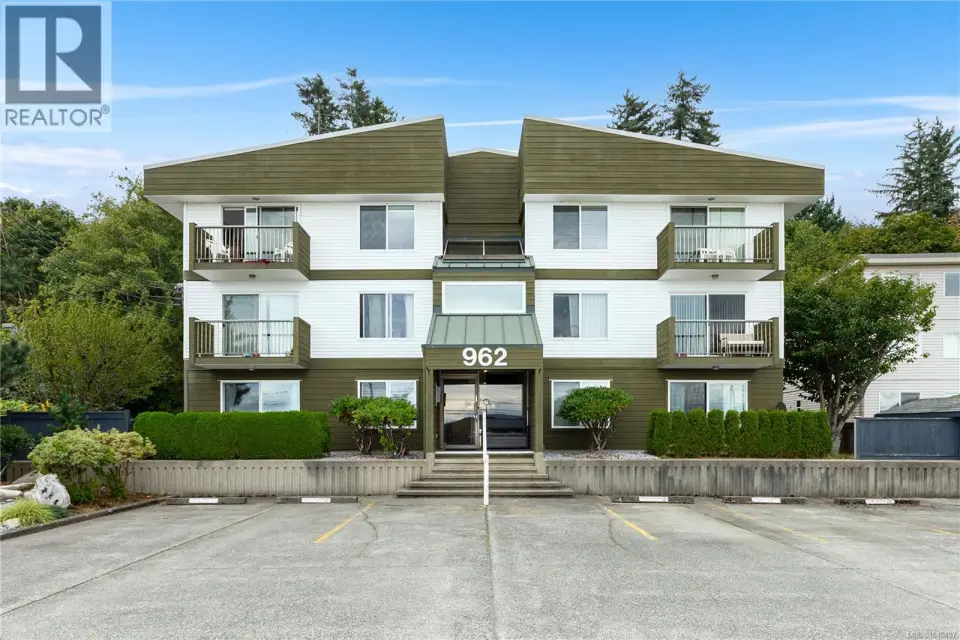 2 bedroom, TOP floor condo, semi-waterfront with insuite laundry