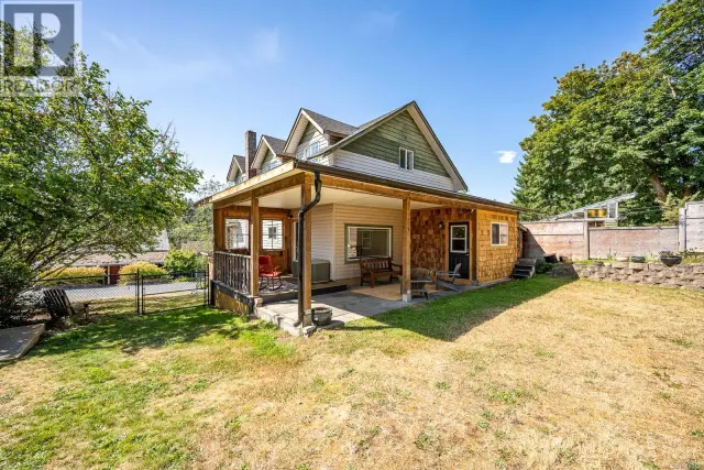 2612 Dunsmuir Ave