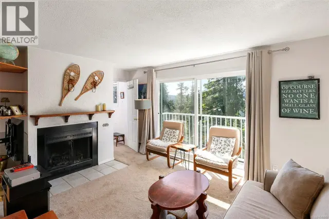 1 687 Castle Crag Cres