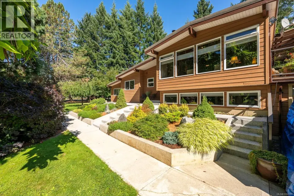 3742 James Cres, Black Creek