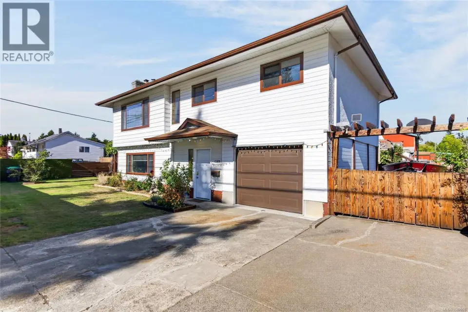 1083 26th St, Courtenay