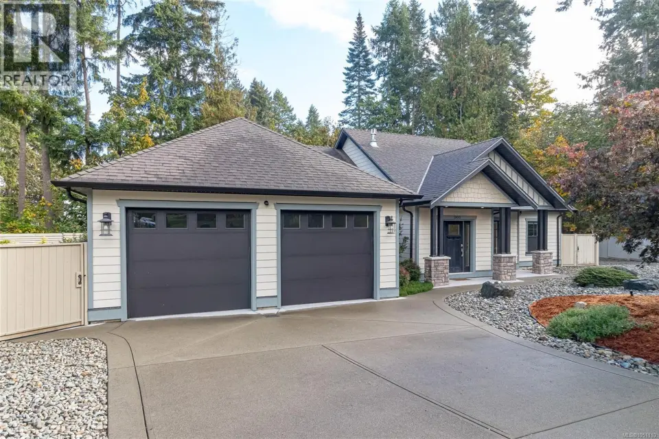 IMMACULATE 2052 SQ FT 3 BEDROOM/2 BATH & BONUS ROOM