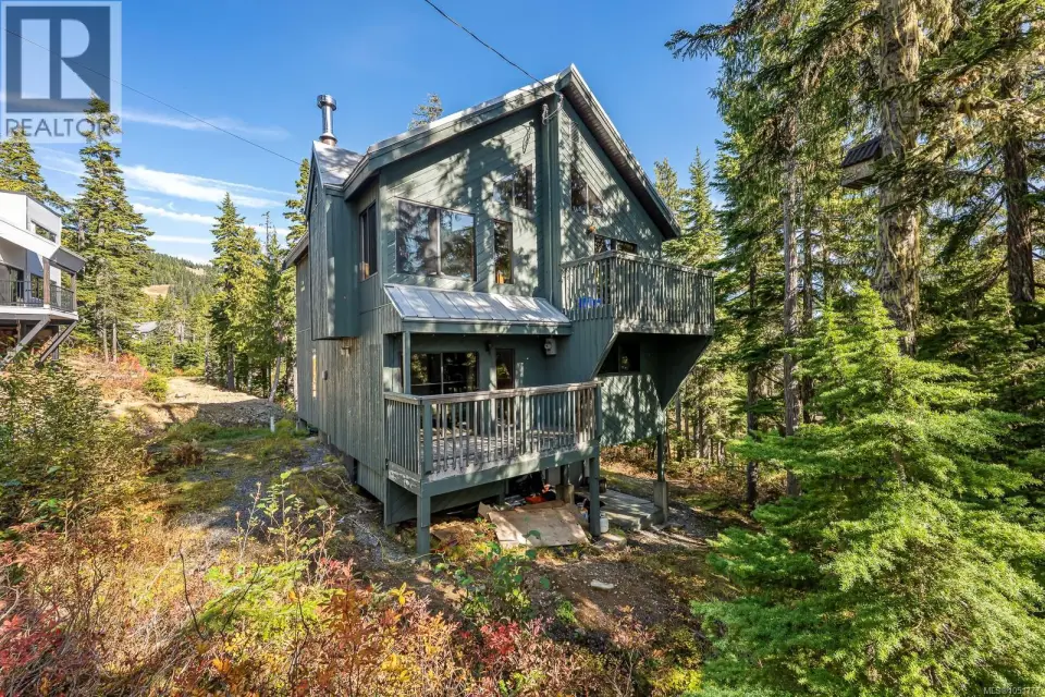 893 Clinton Wood Crt, Courtenay