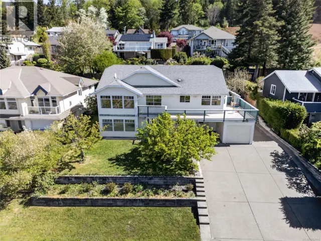365 Panorama Cres
