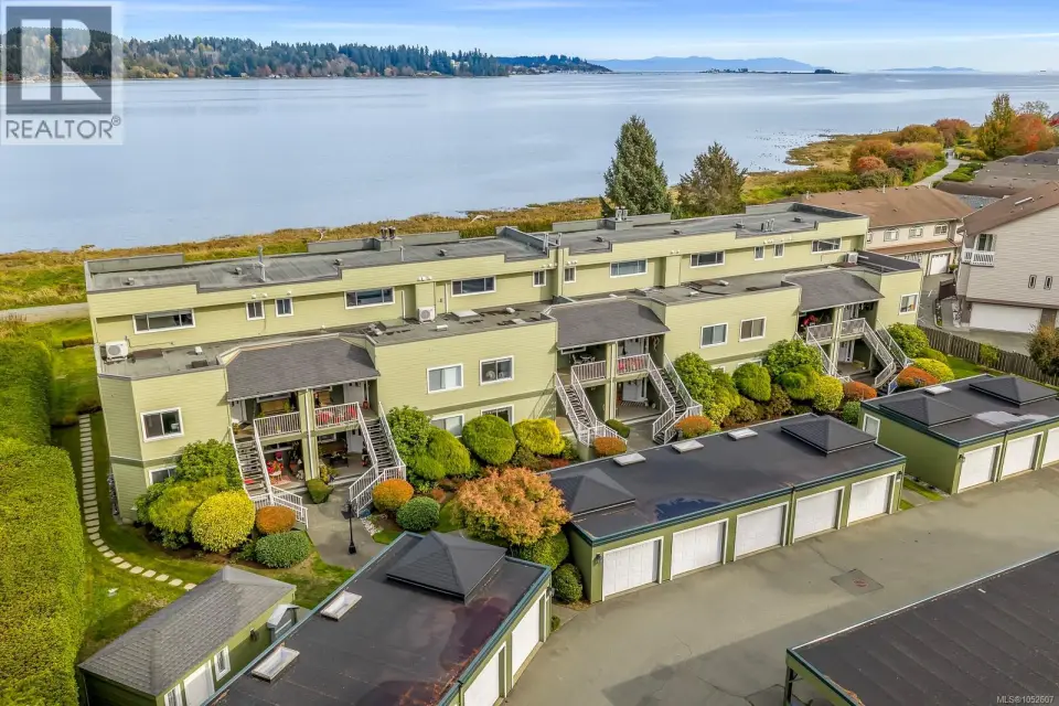 WINDSONG ESTATES  GROUND FLOOR O9CEANFRONT CONDOMINIUM  LOCATED IN SOUTH COURTENAY