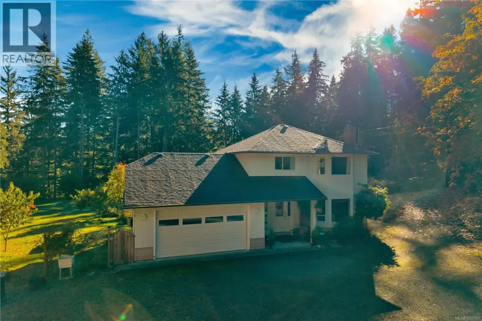 Heriot Bay home on 1 acre property in a great central location!